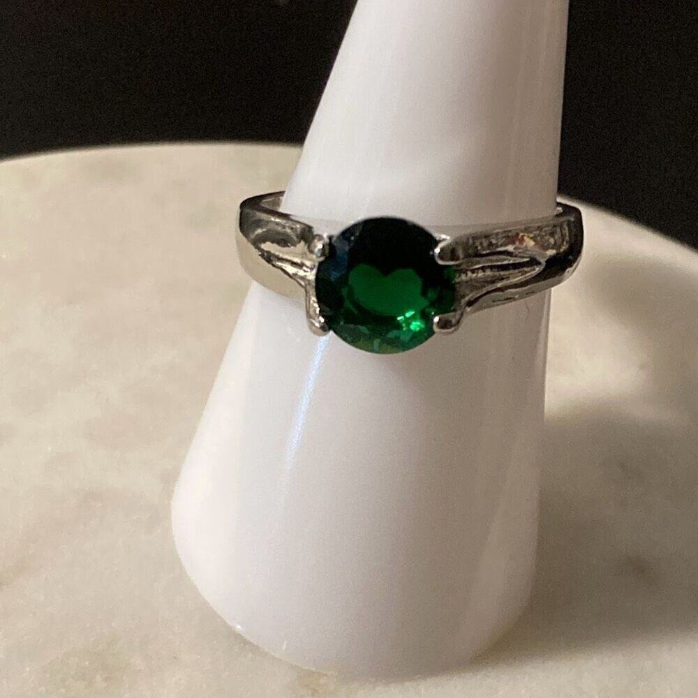 New fashion ring silver tone cz emerald 8.5